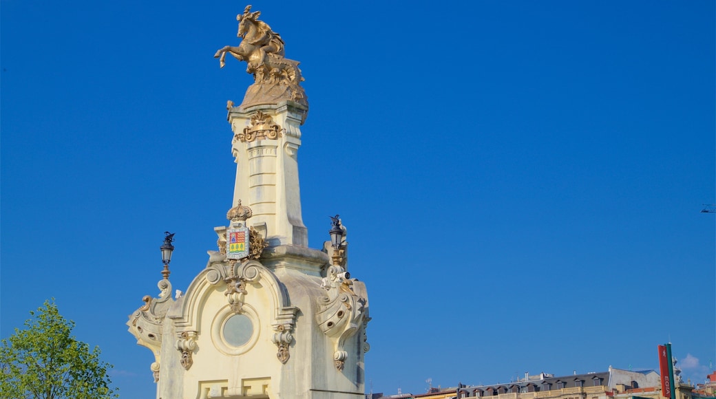 María Cristina-broen og byder på kulturarvsgenstande