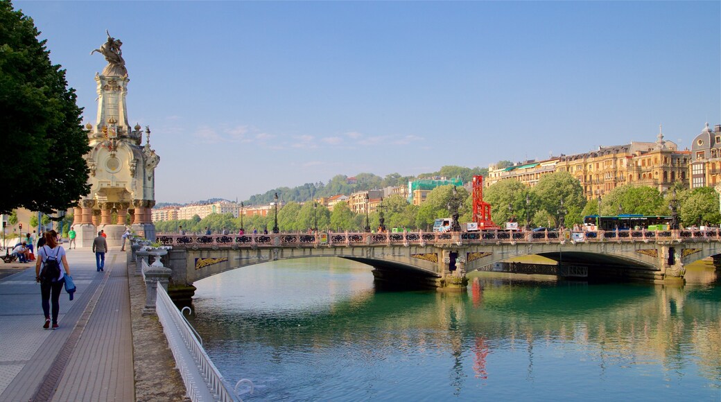 Maria Cristina Bridge showing a river or creek, heritage elements and a bridge