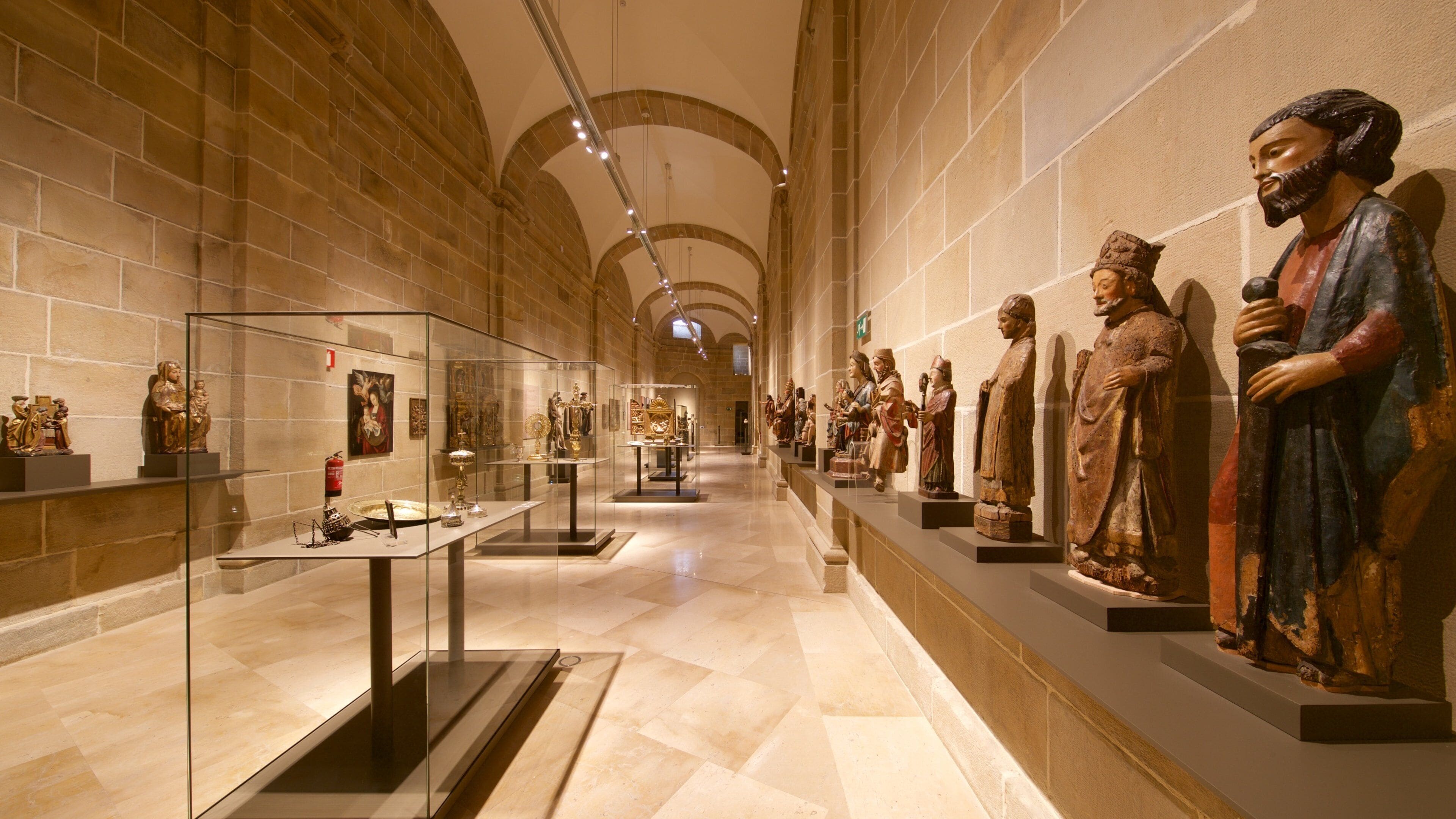 Basilique Sainte-Marie du Chœur montrant patrimoine historique, aspects religieux et vues intérieures