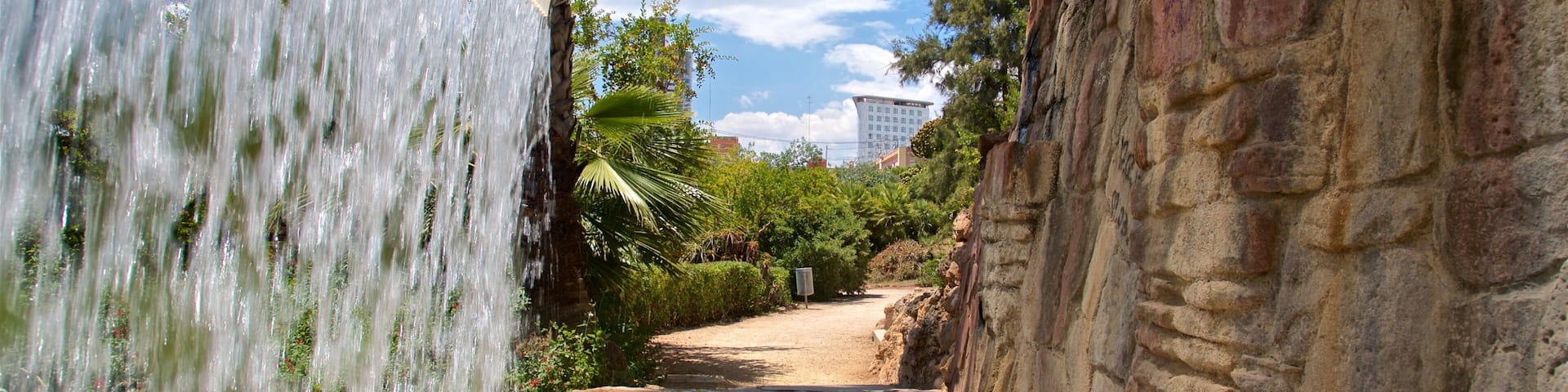 Parc de Benicalap featuring a fountain