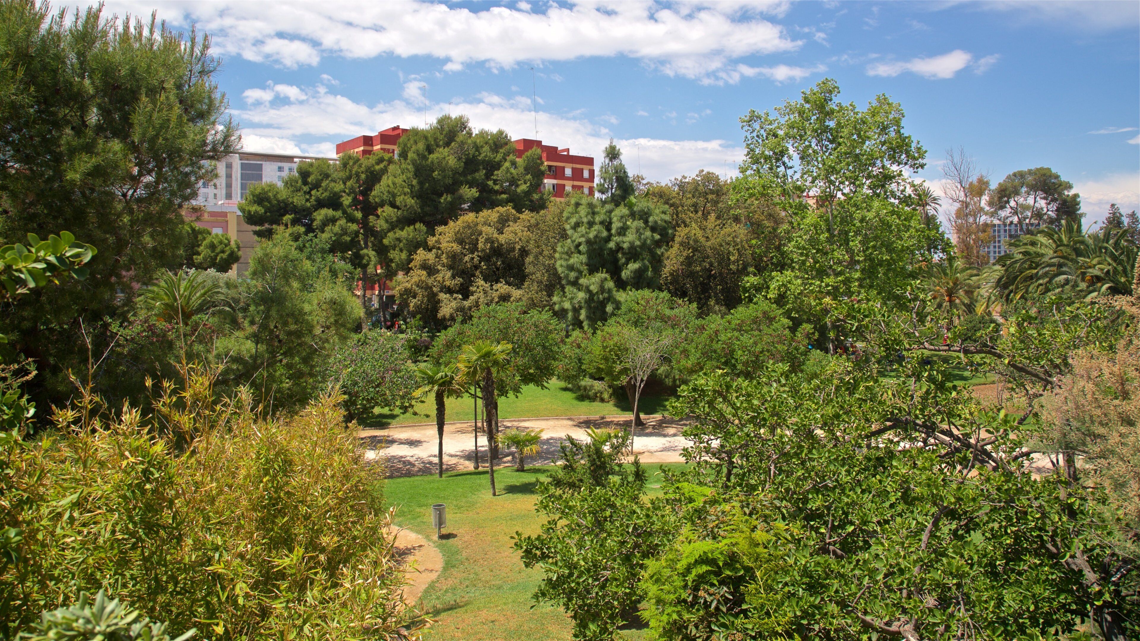 Parc de Benicalap featuring a park
