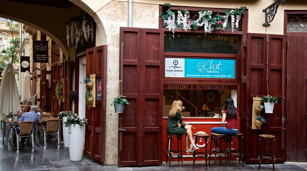 Plaza Redonda showing cafe scenes as well as a couple