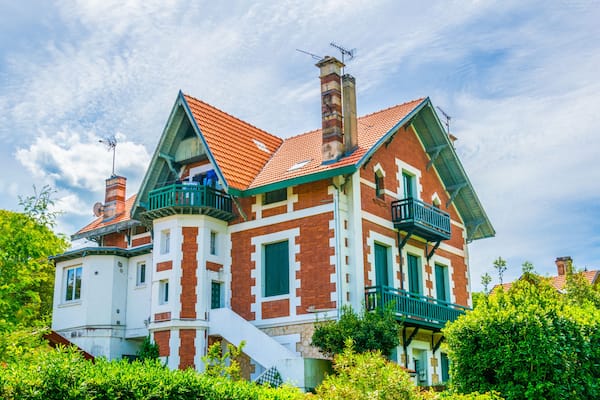 Luxorious villa in the winter quarter of Arcachon in France
