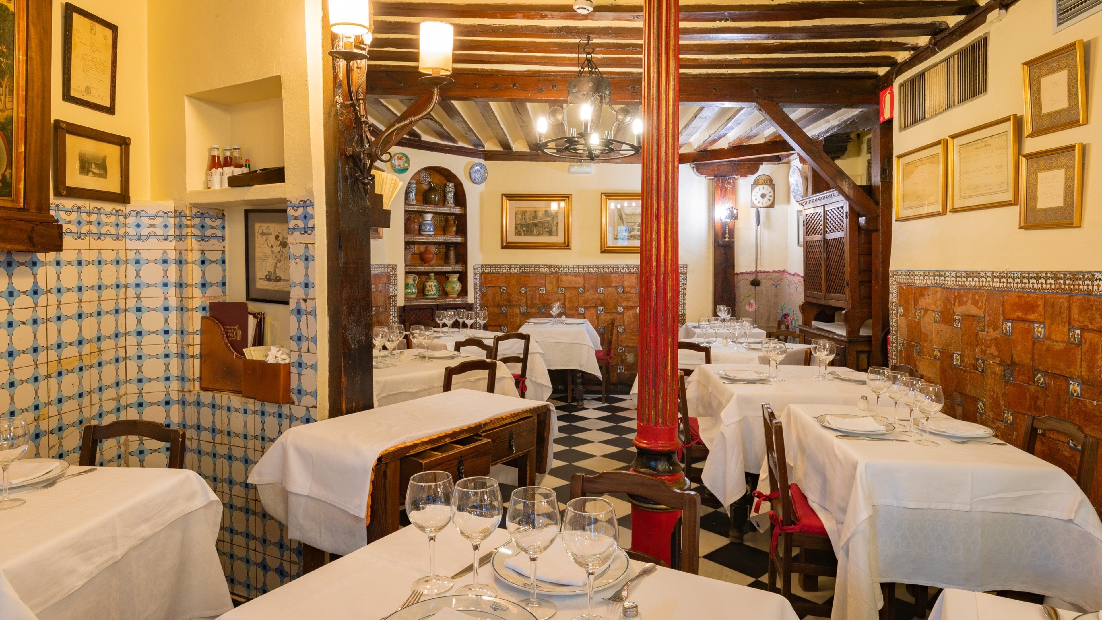Sobrino de Botin which includes interior views and dining out