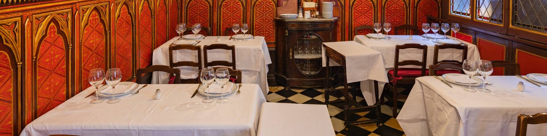 Sobrino de Botin showing interior views, dining out and art