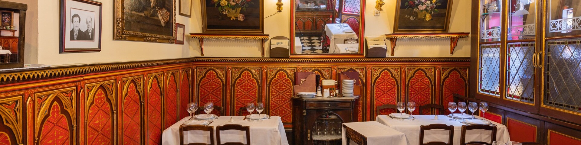 Sobrino de Botin showing interior views, dining out and art