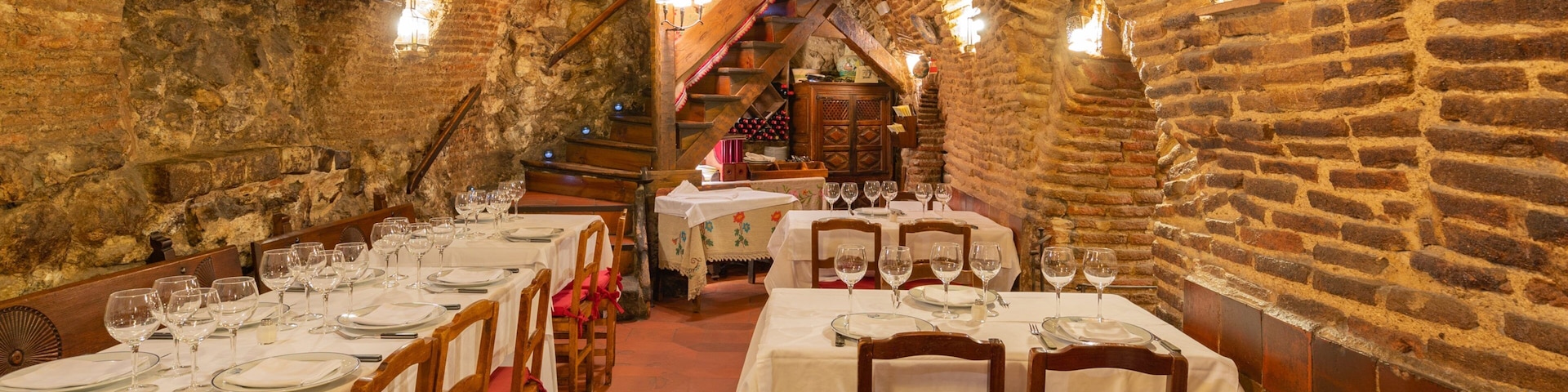 Sobrino de Botin featuring dining out and interior views