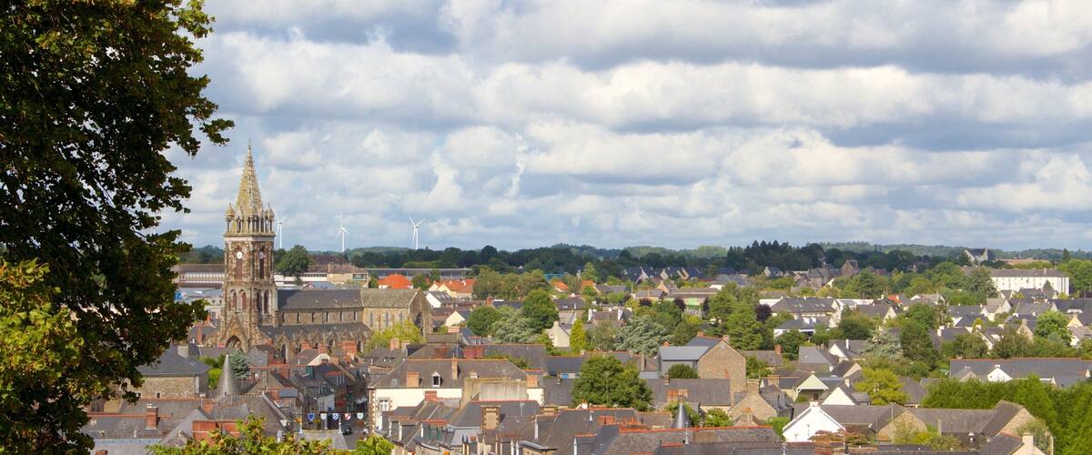 Combourg which includes skyline and a city