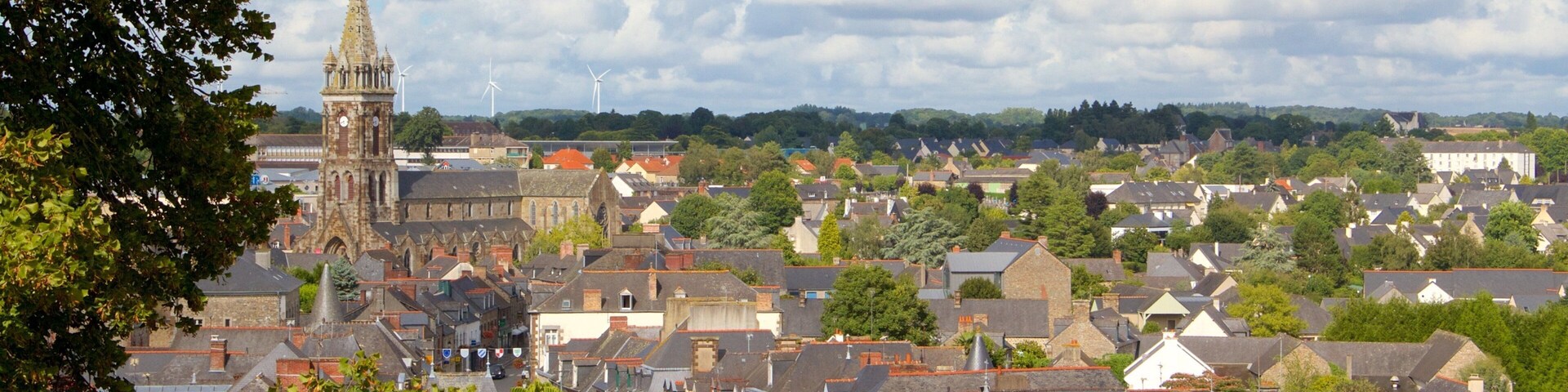 Combourg which includes skyline and a city