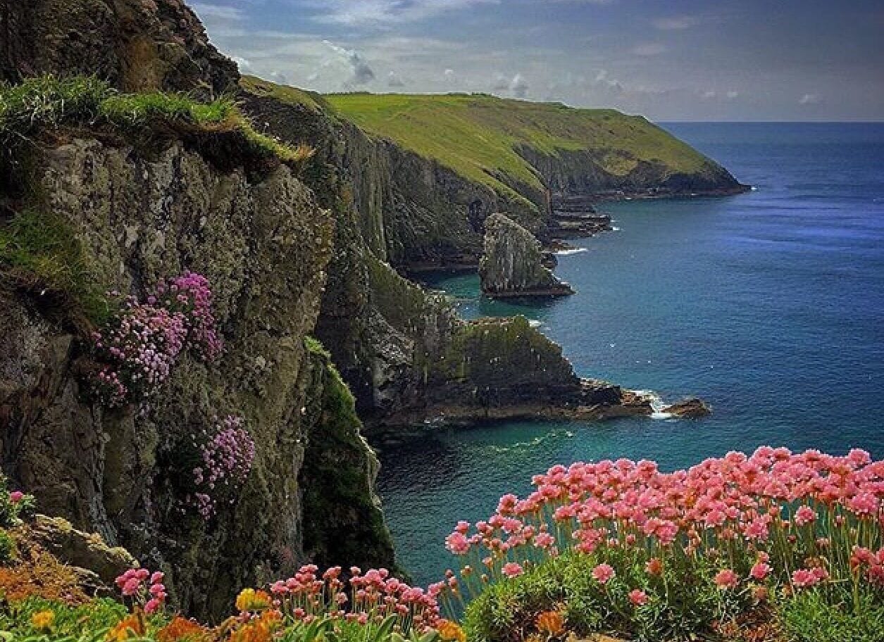 Unbelievably beautiful setting for golf! Thanks to Smigcasso for taking this awesome shot!