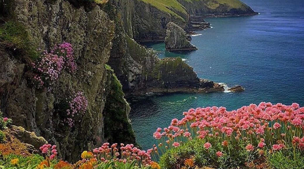 Unbelievably beautiful setting for golf! Thanks to Smigcasso for taking this awesome shot!