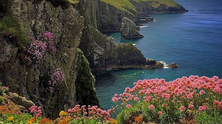 Unbelievably beautiful setting for golf! Thanks to Smigcasso for taking this awesome shot!