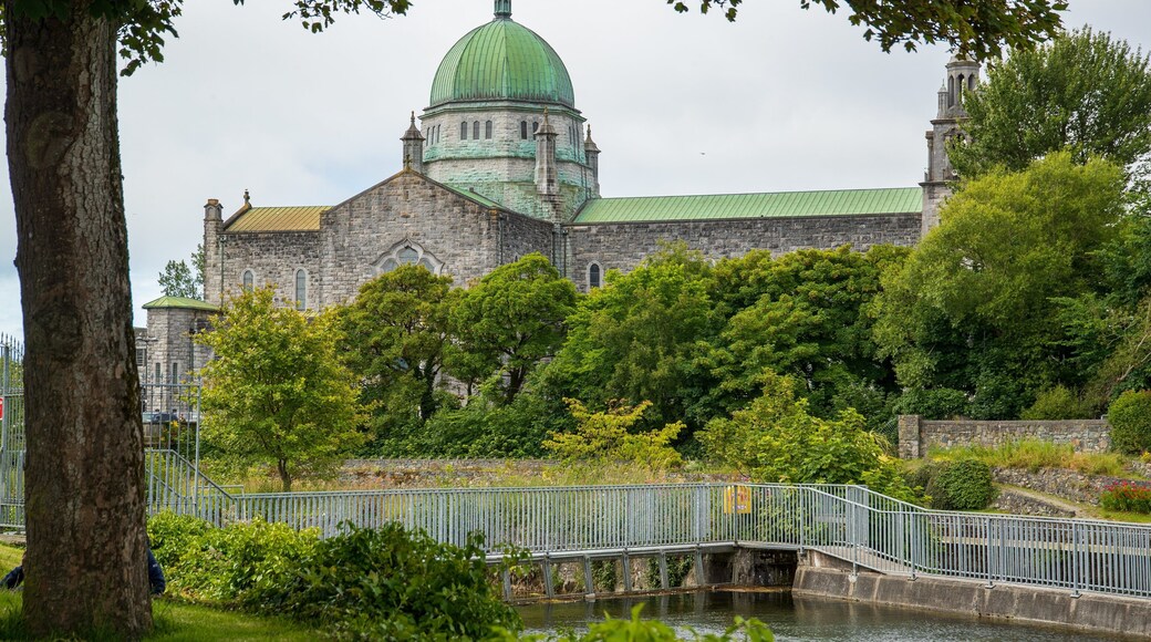 Riverside Walk which includes an administrative buidling and heritage architecture