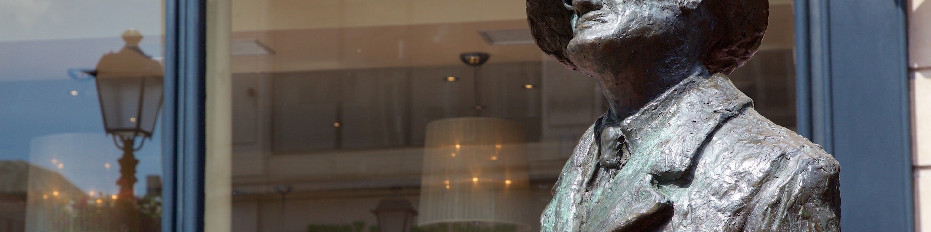 James Joyce Statue which includes a statue or sculpture, heritage elements and a monument