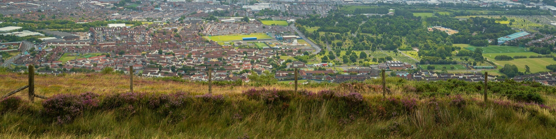 Black Mountain showing a city and landscape views