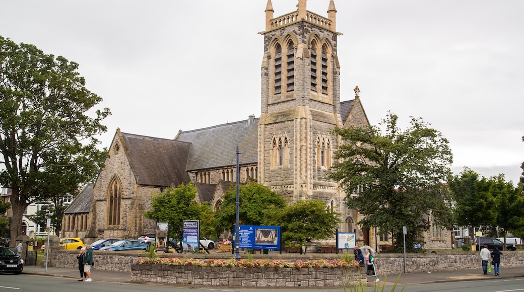 Holy Trinity Church showing heritage architecture and a church or cathedral