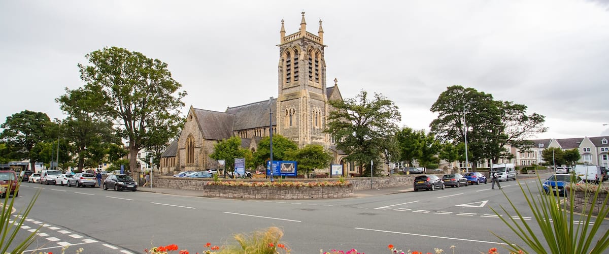 Holy Trinity Church which includes heritage architecture, a church or cathedral and flowers