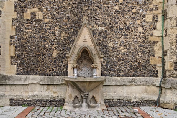 St. Laurence Church qui includes fontaine et patrimoine historique