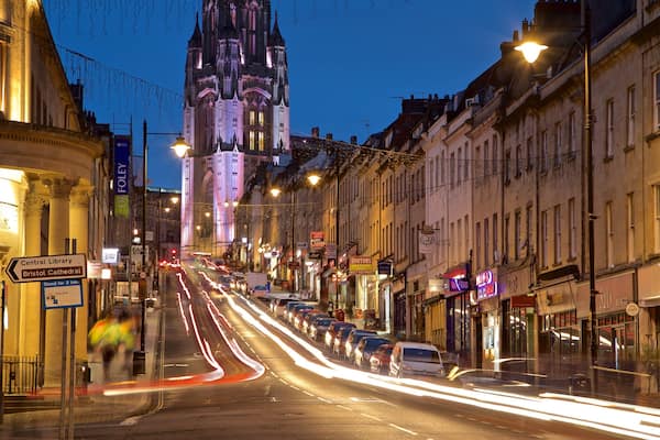 Wills Memorial Building showing a city and night scenes