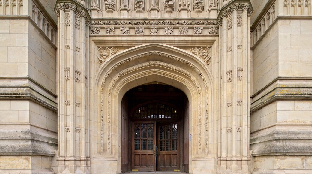 Wills Memorial Building featuring heritage elements