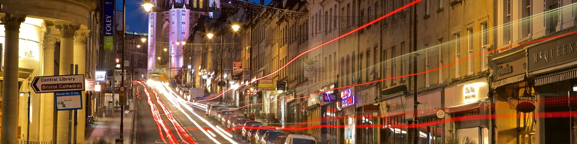 Wills Memorial Building ์ ํน์ง ๋์, ์ผ๊ฒฝ ๊ณผ ๋ฌธํ์ ์ฐ ์์