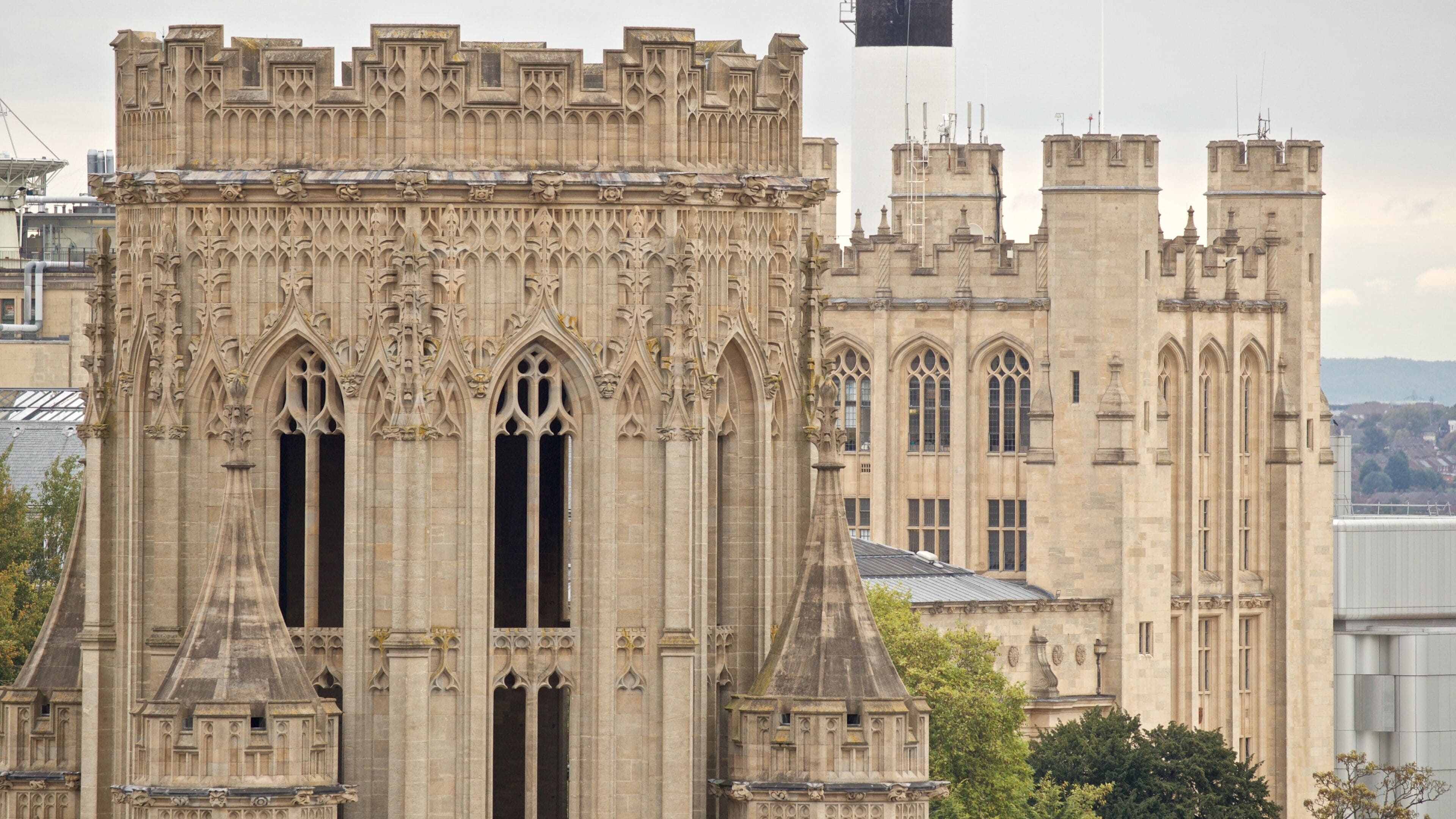 Wills Memorial Building fasiliteter samt historisk arkitektur
