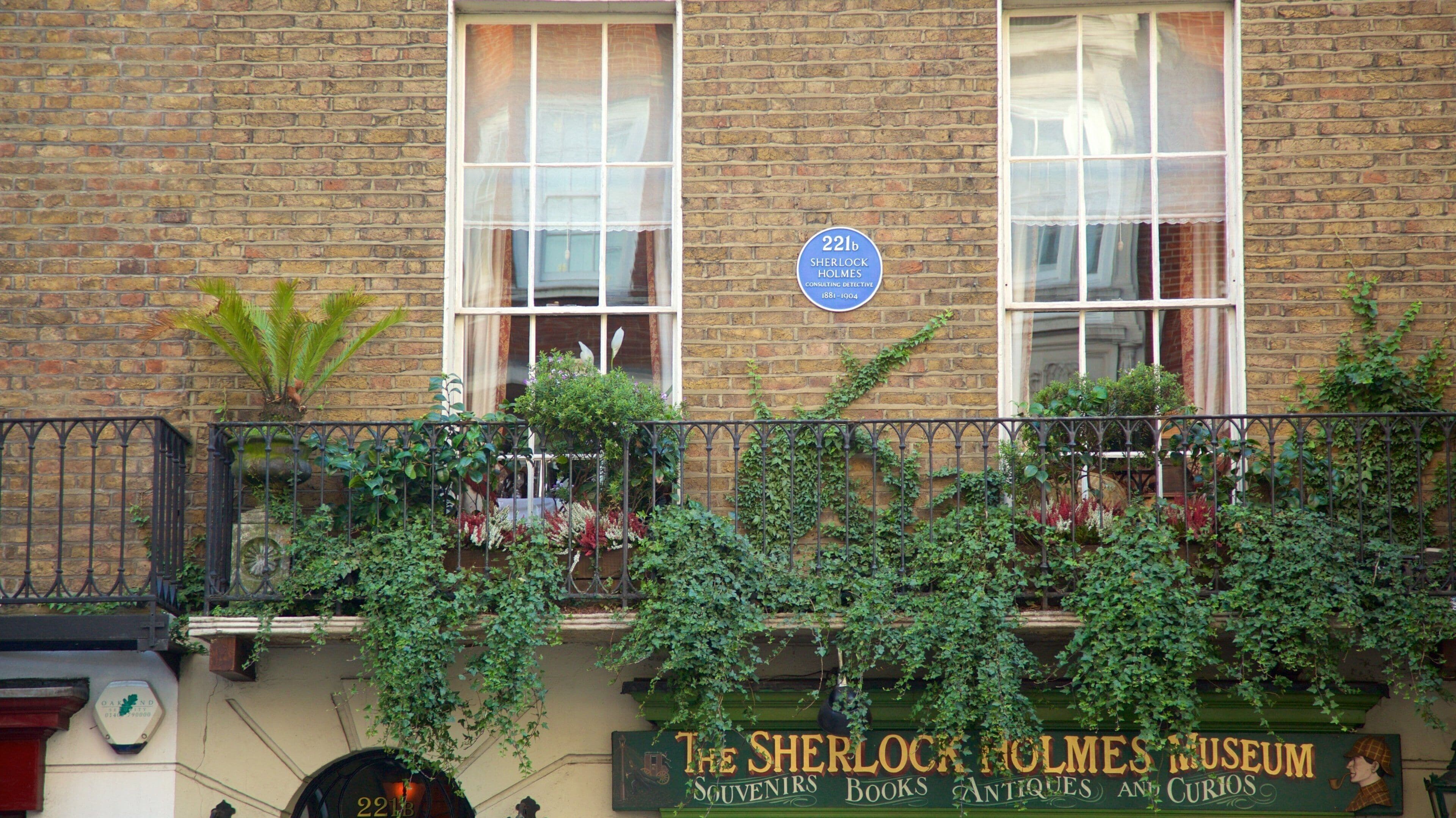 Sherlock Holmes Museum which includes signage