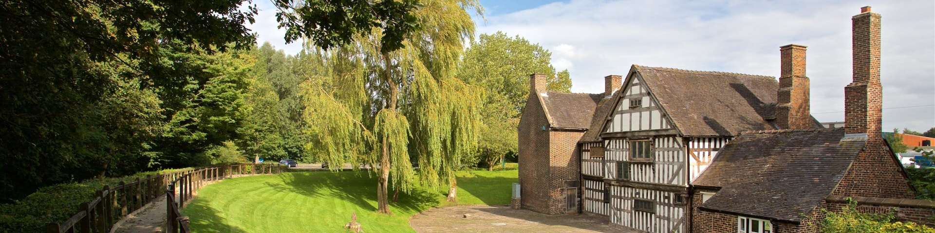 Ford Green Hall mostrando uma casa e elementos de patrimônio
