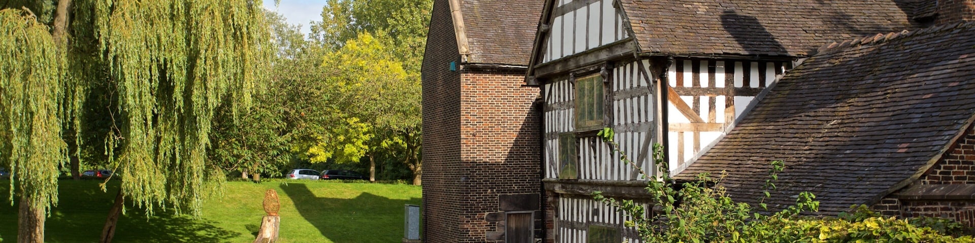 Ford Green Hall que inclui um parque, elementos de patrimônio e uma casa