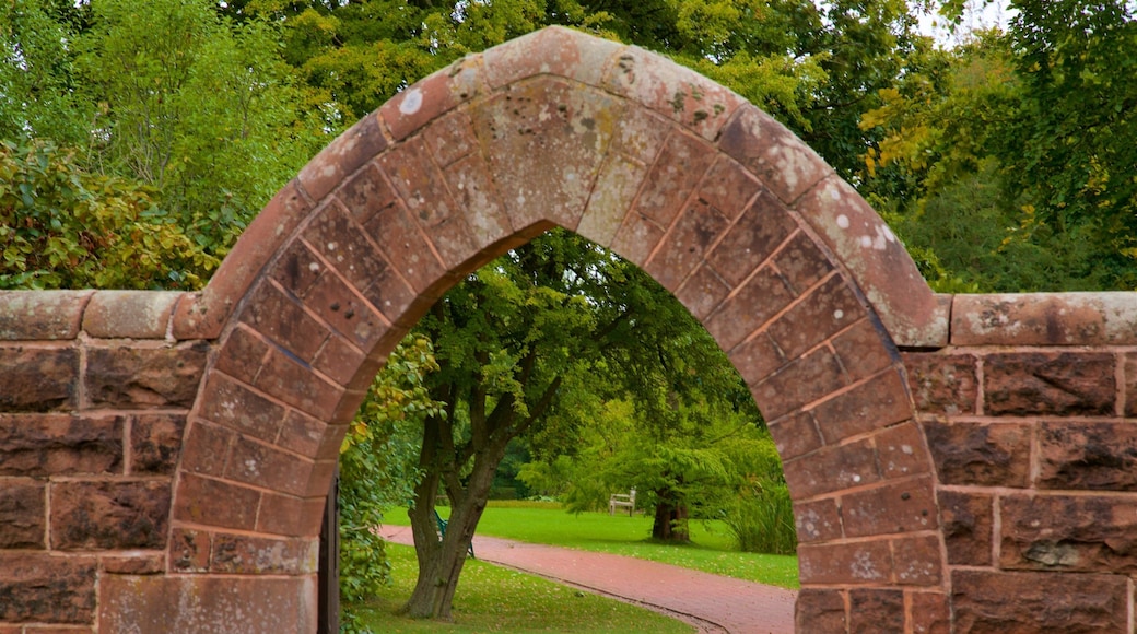 Grappenhall Heys Walled Garden showing a park