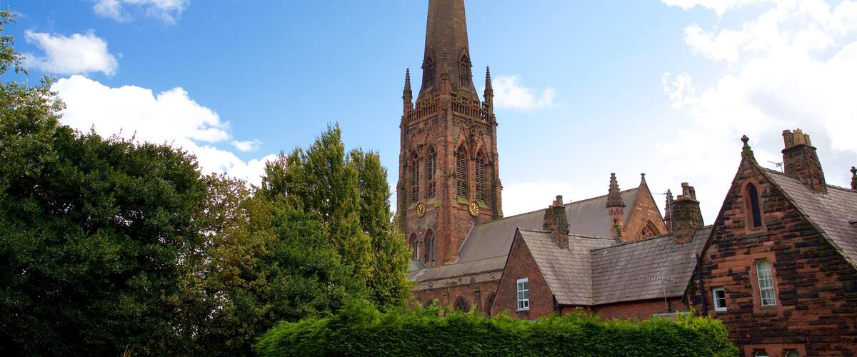 Warrington Parish Church que incluye patrimonio de arquitectura