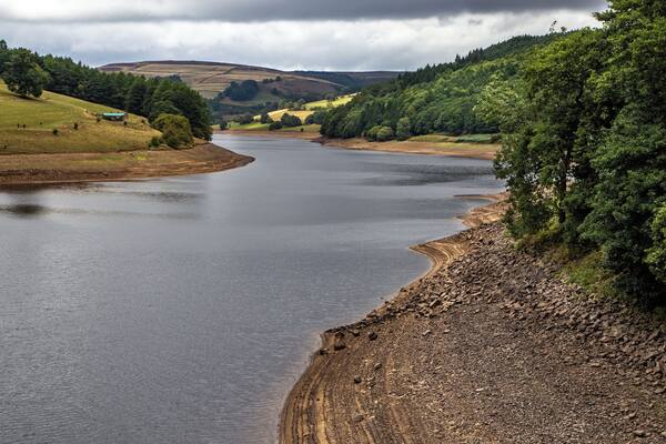 Taken from Ashopton Viaduct on the A57 Snake Pass Road, nice views back towards Fairholmes Visitor Centre from which we set off on a circular 5.5 mile walk.
This is just about halfway now and still a nice day, with views in all directions. Nice!