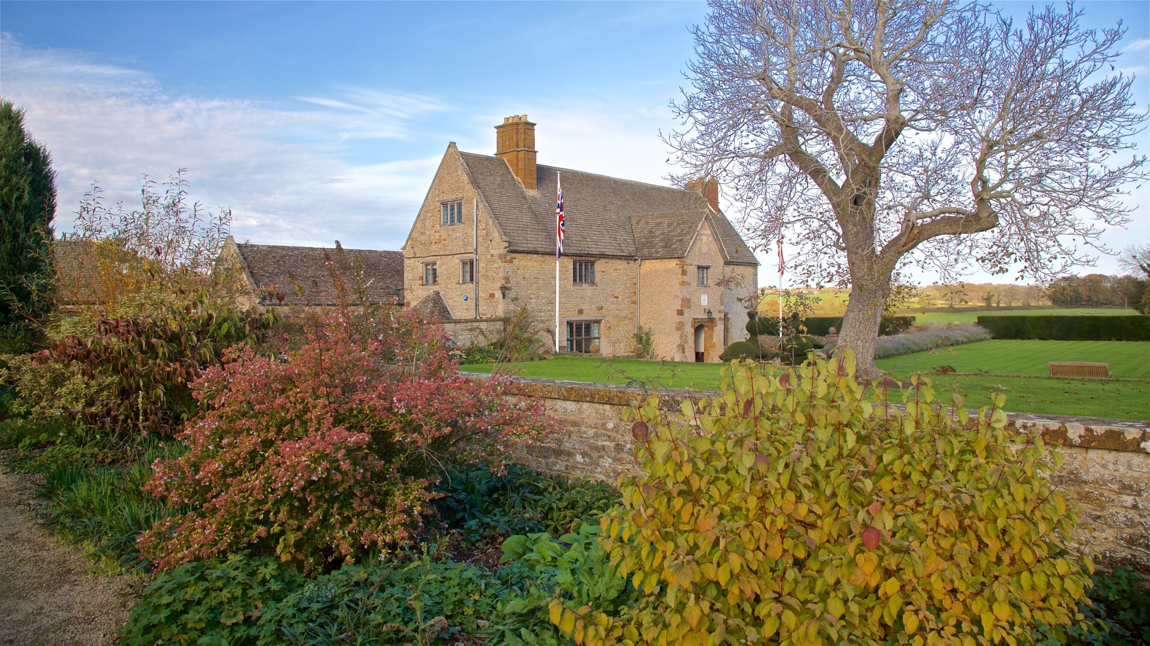 Sulgrave Manor featuring a house