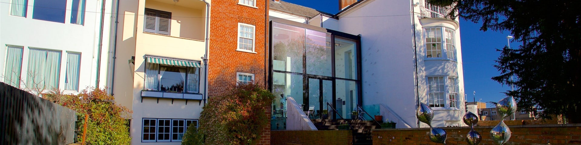 78 Derngate que inclui arte ao ar livre