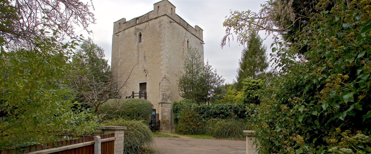 Longthorpe Tower mettant en vedette patrimoine historique