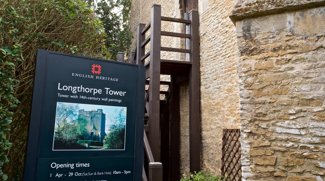 Longthorpe Tower que incluye señalización