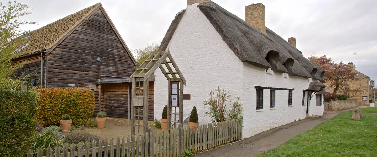John Clare Cottage que incluye una casa
