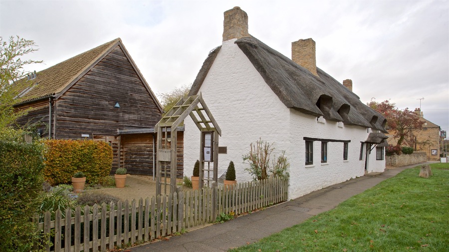John Clare Cottage showing a house