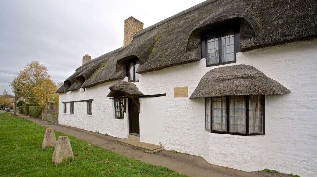 John Clare Cottage showing a house