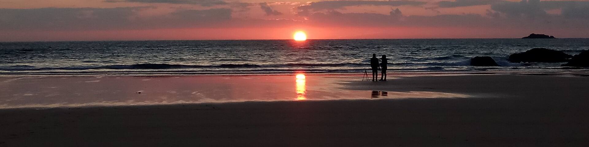 Breathtaking sunset in my favourite spot in Cornwall, don't miss Padstow if you are in the area #lifeatexpedia #cornwall #beach #sunset #nofilters