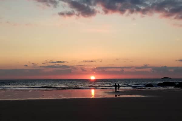 Breathtaking sunset in my favourite spot in Cornwall, don't miss Padstow if you are in the area #lifeatexpedia #cornwall #beach #sunset #nofilters
