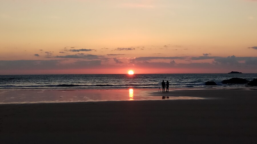 Breathtaking sunset in my favourite spot in Cornwall, don't miss Padstow if you are in the area #lifeatexpedia #cornwall #beach #sunset #nofilters