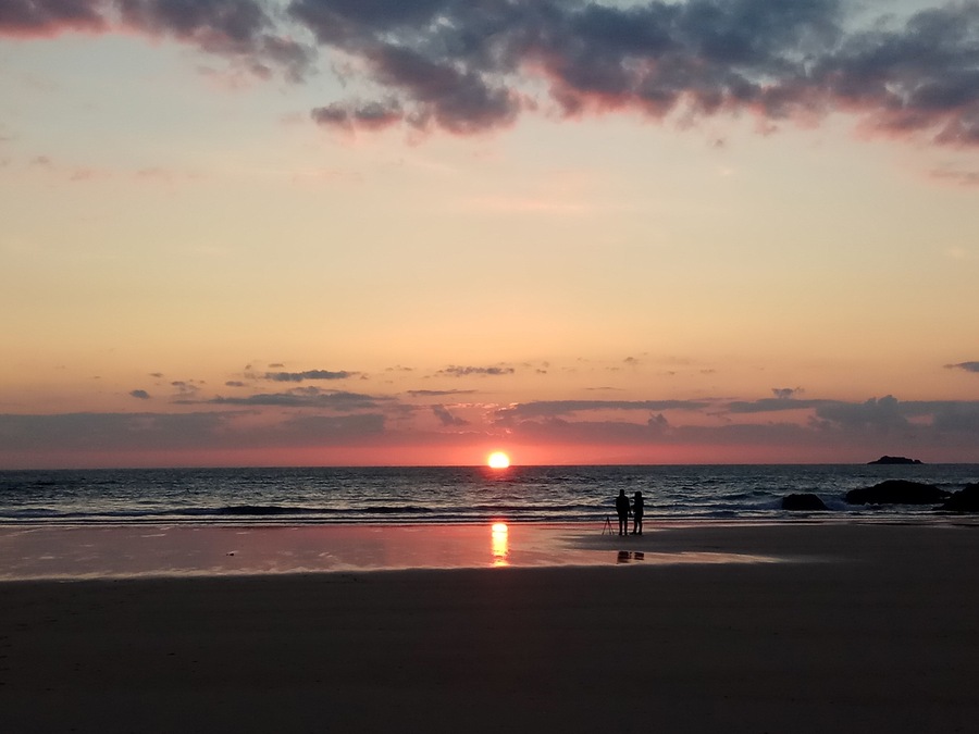 Breathtaking sunset in my favourite spot in Cornwall, don't miss Padstow if you are in the area #lifeatexpedia #cornwall #beach #sunset #nofilters