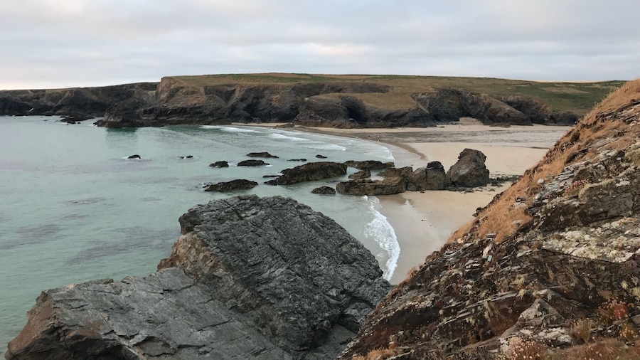 Treyarnon Bay in North Cornwall is a lovely bay surrounded by cliffs with amazing views. It’s a popular beach for families and for dog owners. Very busy in summer and the RNLI on duty during the Summer months are nice, chatty & helpful. Plus there’s plenty of rock pools to explore. Heaps of fun for all!