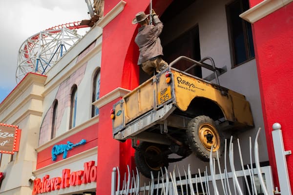 Ripley\'s Believe It Or Not! which includes outdoor art and signage