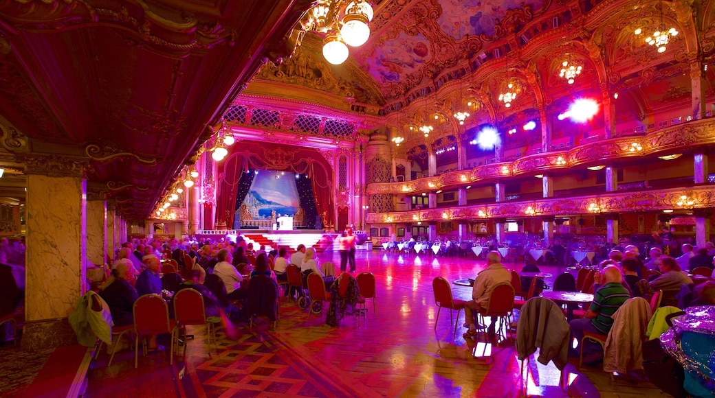 Blackpool Tower Ballroom que inclui vistas internas, elementos de patrimônio e arte performática