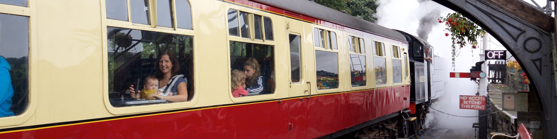 Cumbria que incluye elementos patrimoniales y artículos ferroviarios y también un pequeño grupo de personas