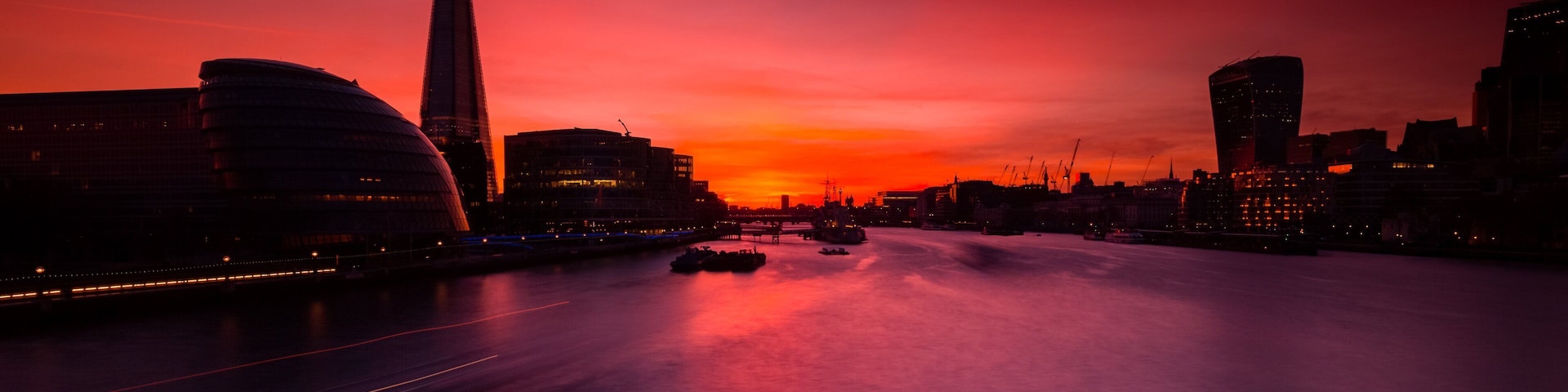 Caption---- The Thames River at sunset