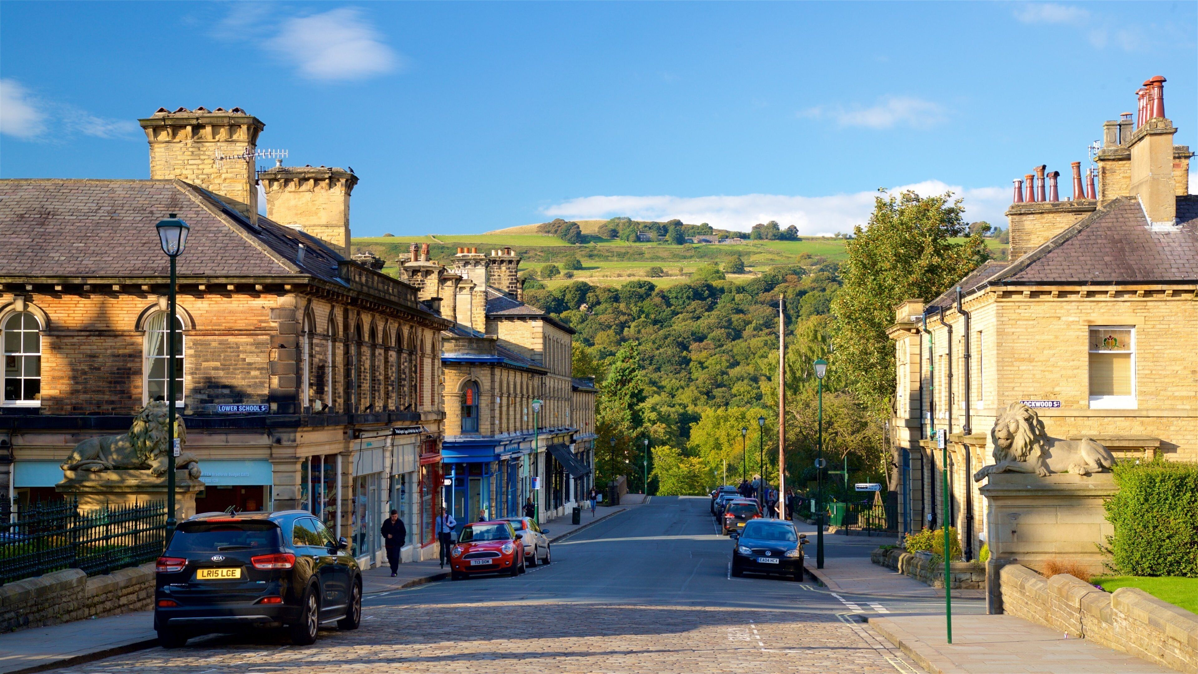 Salts Mill fasiliteter samt liten by eller landsby