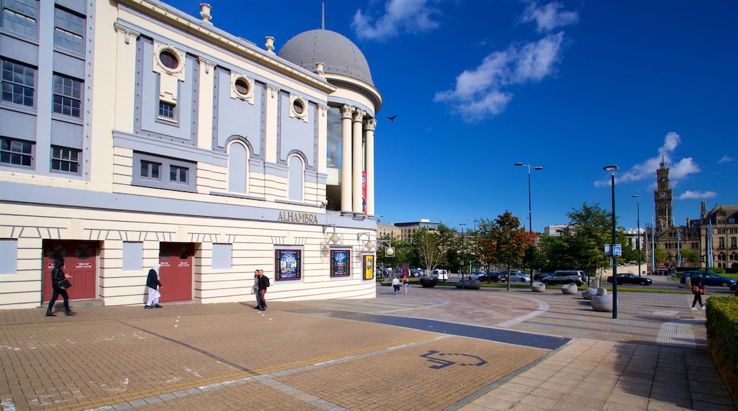 Teatro Alhambra ofreciendo elementos patrimoniales